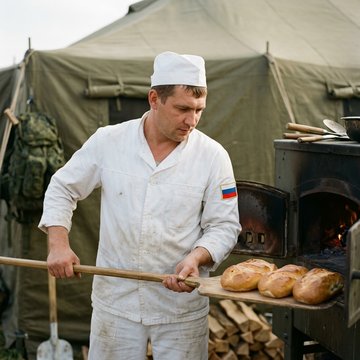 Пекарь